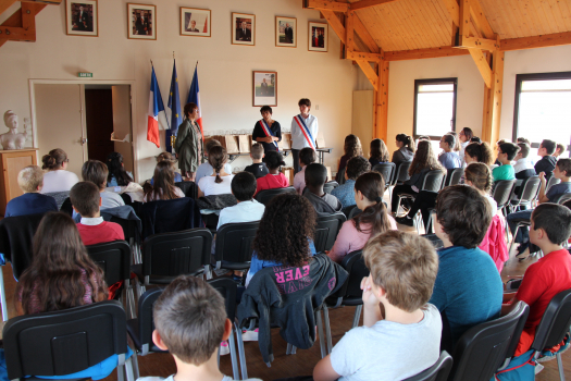 Traditionnelle remise des dictionnaires pour les CM2